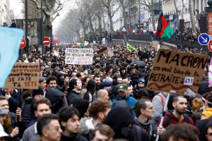 О чём говорят протесты во Франции, Грузии и Израиле?